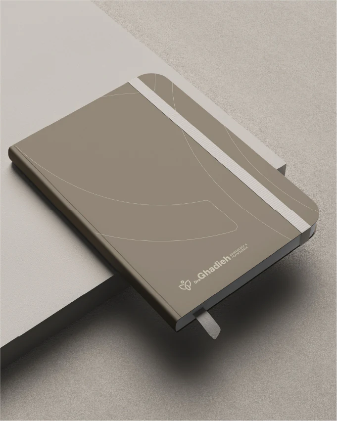 Caderno com a marca da Dra. Ghadieh