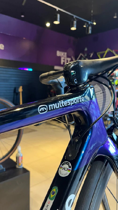 Bicicleta com o adesivo da Multesporte, na loja