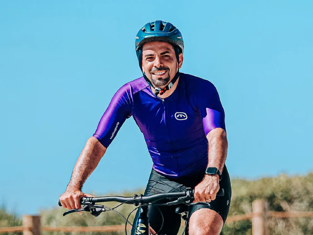 Ciclista com a camisa da Multesporte